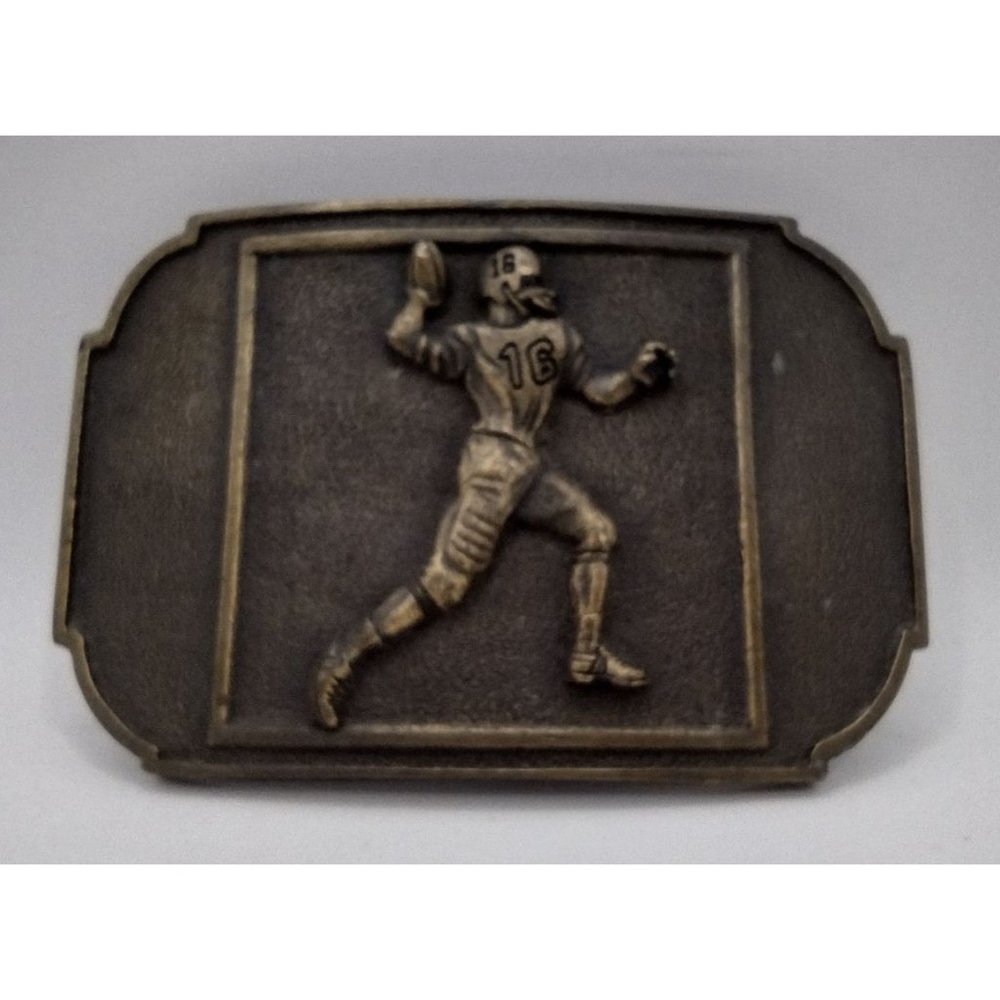 Belt Buckle Football Player by Buttler Sport Enterprises 3.5 x 2 in Heavy Vintag